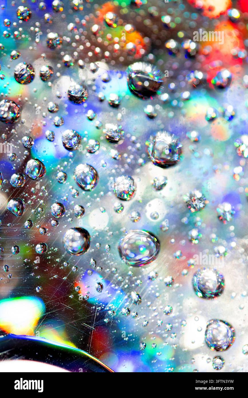 Bolle olografiche arcobaleno metallico fatto a mano sfondo reale luci riflettenti Foto Stock