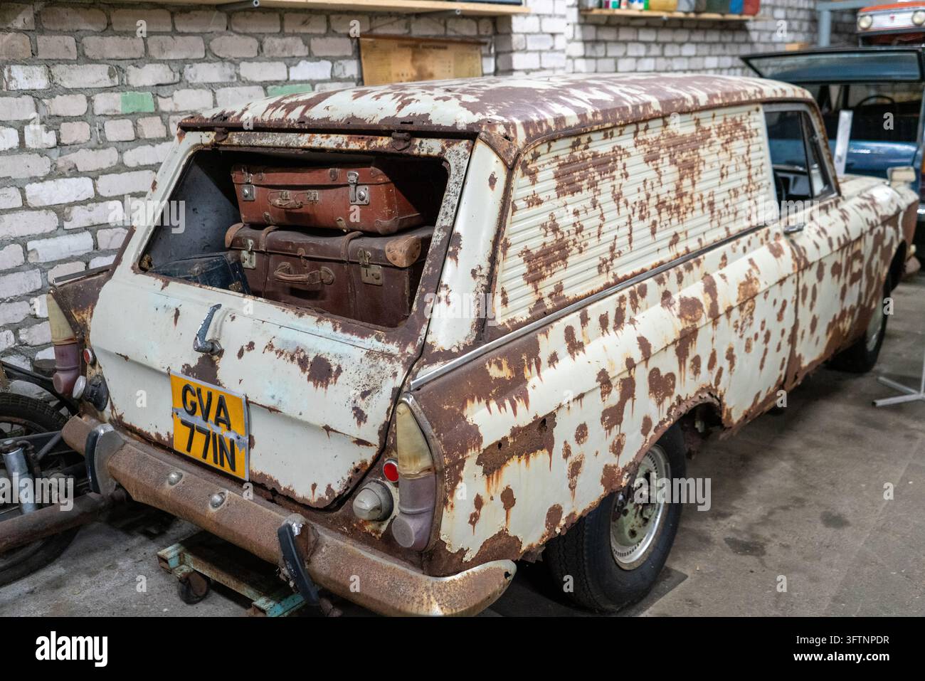 Moskvich 434 del 1975 (specificamente un modello di esportazione Moskvich 434P con guida a destra Foto Stock