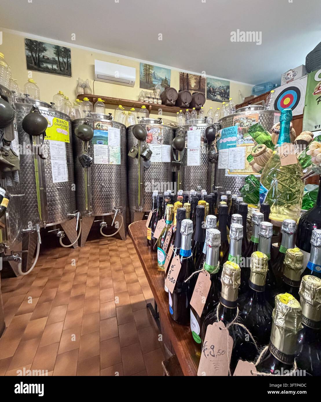 La favolosa Cantina Fioretti a Ceprano, Italia - Immagine stock catturata con smartphone