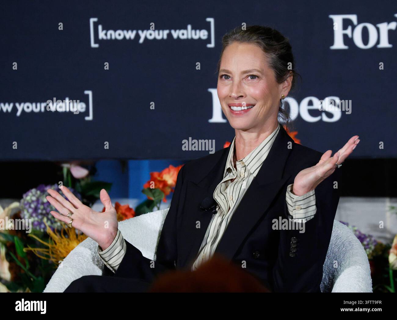New York, Stati Uniti. 16 ottobre 2026. Fondatrice & Presidente di Every Mother Counts Christy Turlington Burns parla al Forbes 30/50 Summit del 5° Anniversario al Mandarin Oriental venerdì 16 ottobre 2026 a New York City. Foto di John Angelillo/UPI Credit: UPI/Alamy Live News Foto Stock