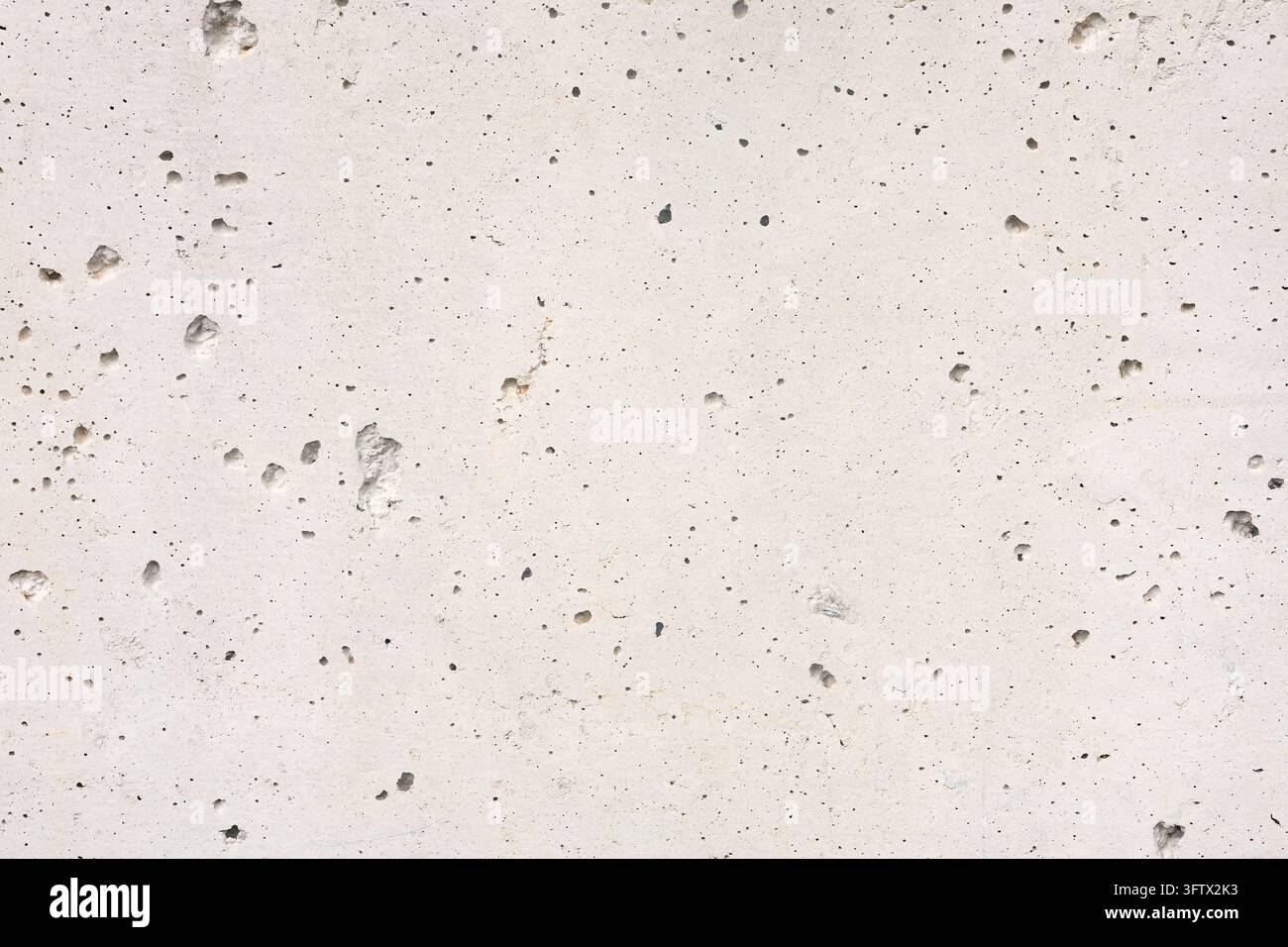 Texture di muro in cemento grigio chiaro con fori porosi e superficie di cemento ruvida e consumata. Foto Stock