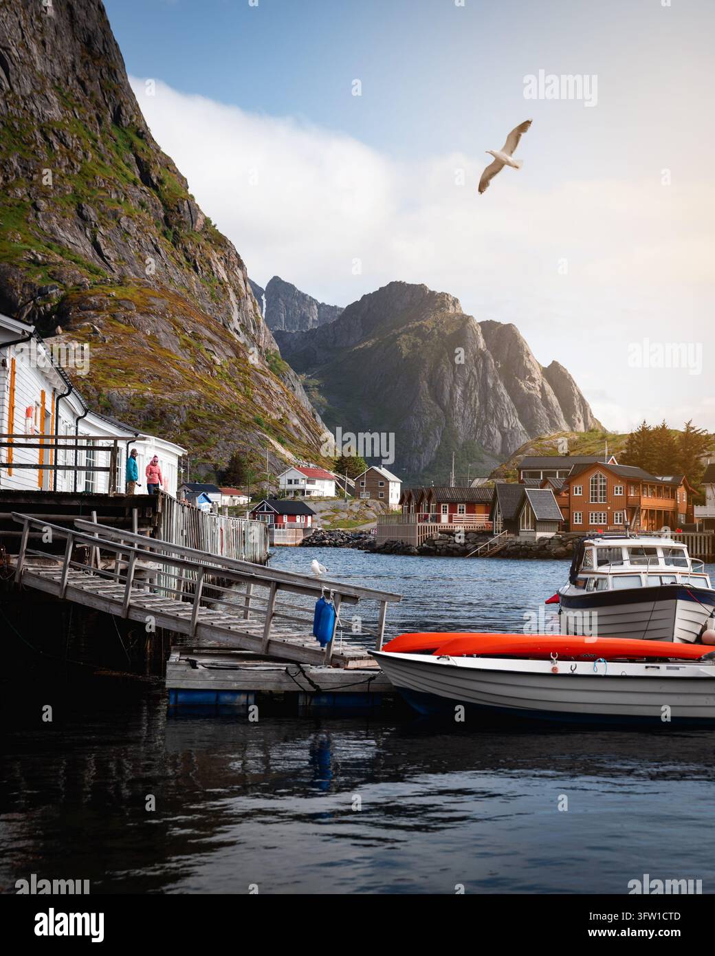 Esplorazione dello scenario naturale mozzafiato e dei paesaggi drammatici del Nord Europa Foto Stock