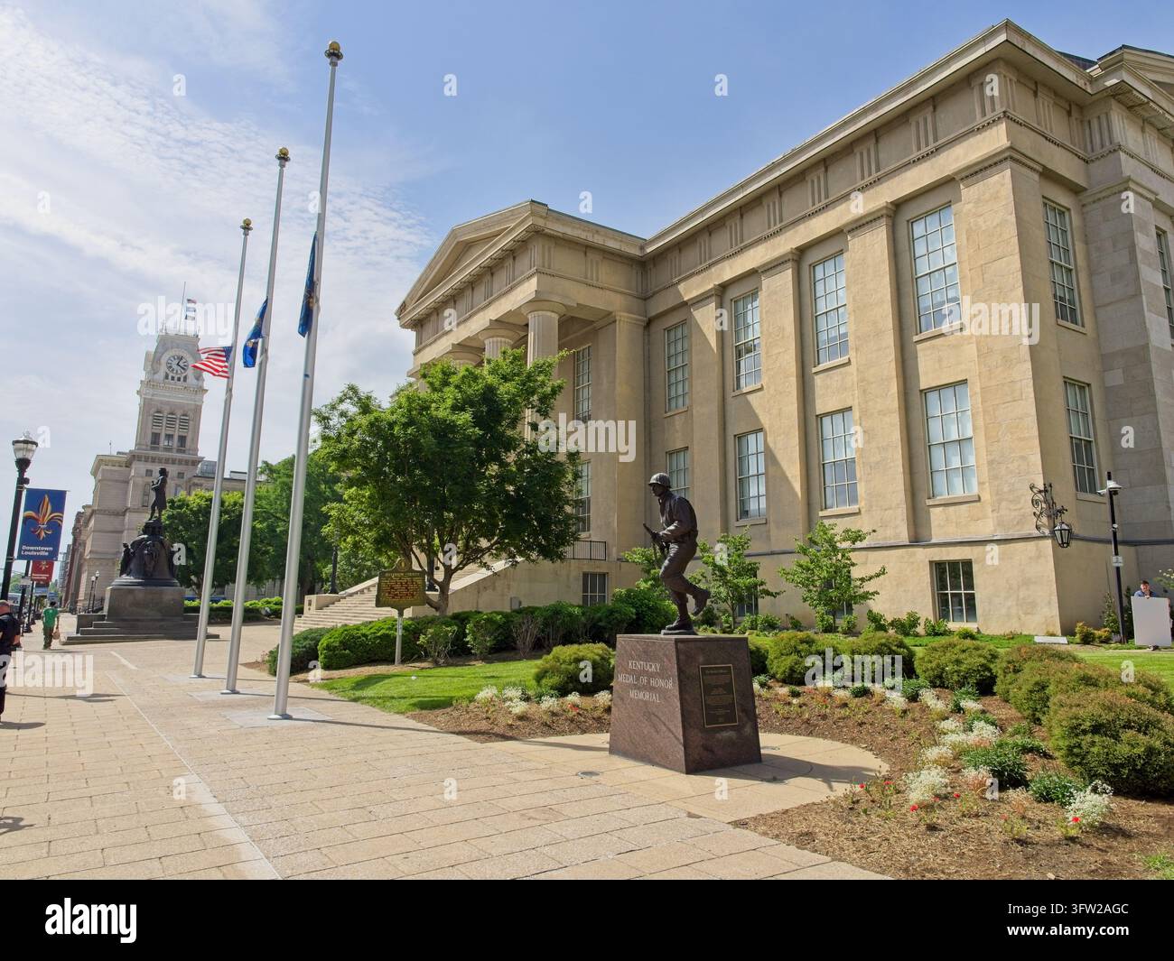 Ex palazzo di giustizia della contea di Jefferson in stile revival greco del 1860, attualmente Metro Hall, centro di Louisville – maggio 2025 Foto Stock