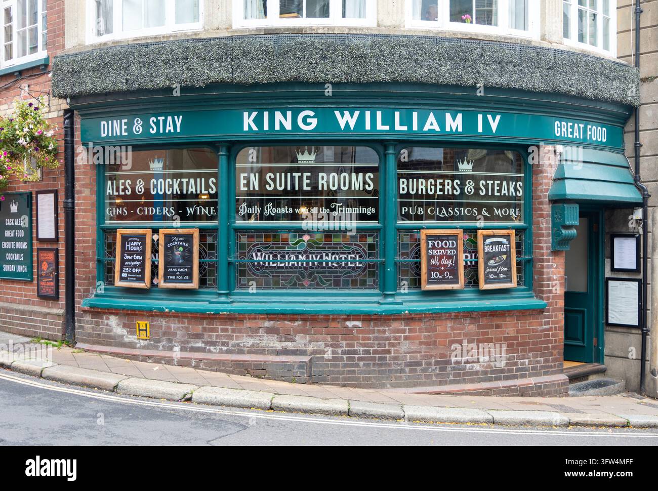 Pub ristorante hotel King William IV, High Street, Totnes, sud del Devon, Inghilterra, Regno Unito Foto Stock
