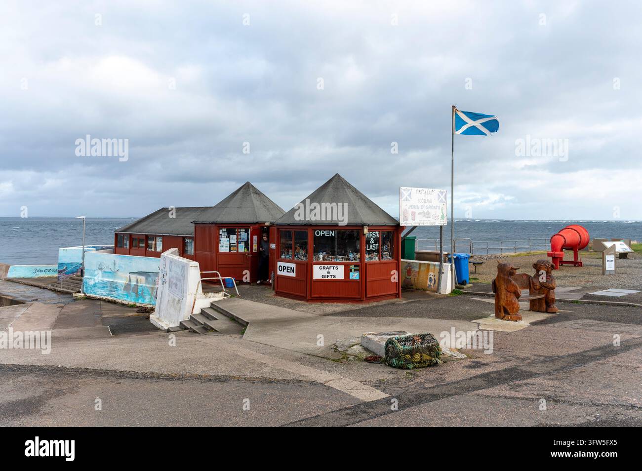 Scozia UK North Coast 500 ottobre 2026: negozio di souvenir a John O‘Groat‘s. John o‘ Groats è un villaggio costiero nell’estremo nord della Scozia (Caithness, High Foto Stock