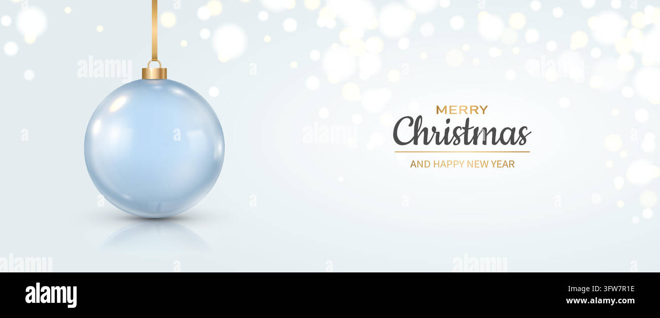 Palla di Natale blu chiaro lucida con nastro dorato e testo festivo su uno sfondo sfocato pallido. Illustrazione Vettoriale