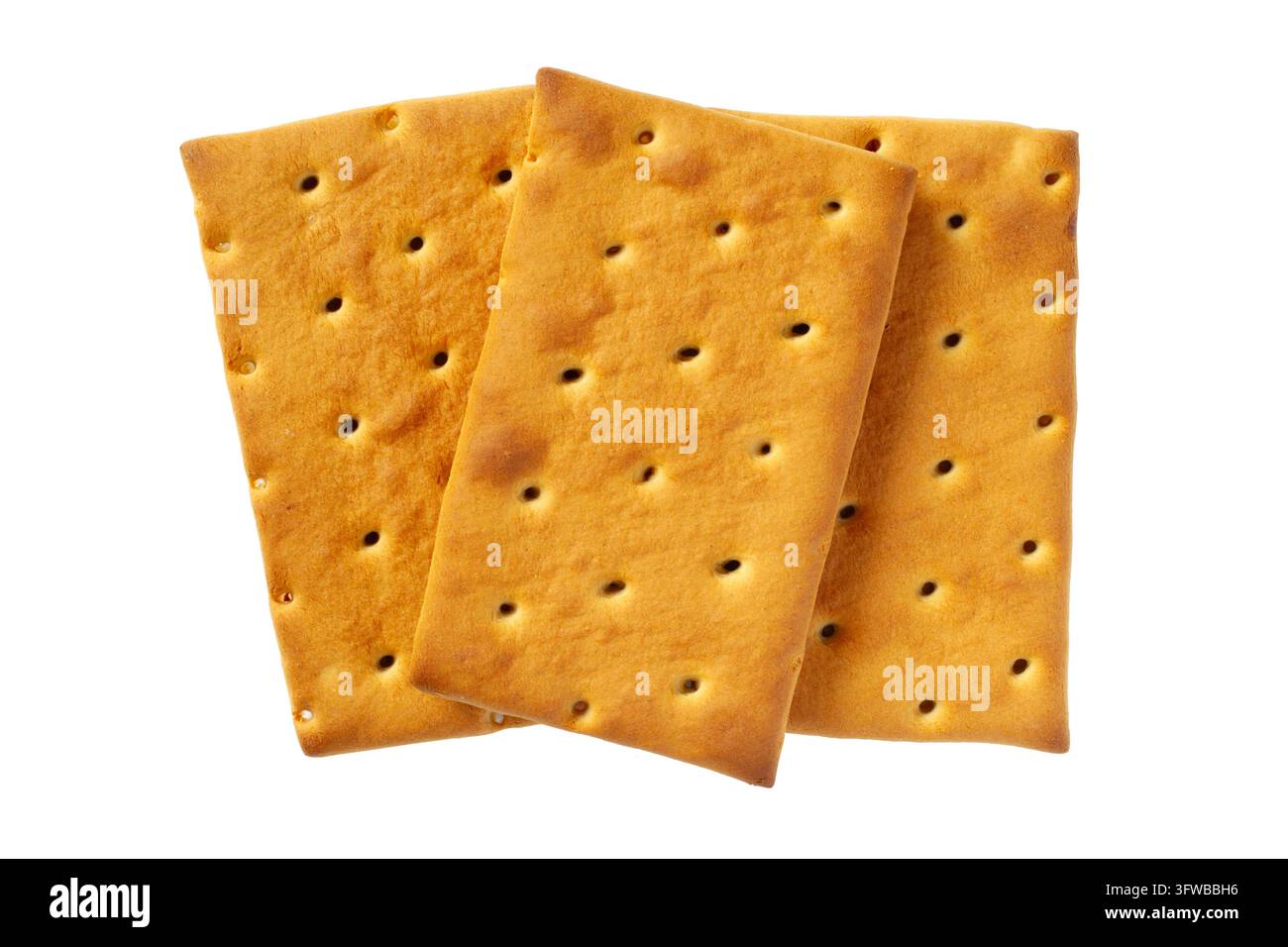 Tre biscotti rettangolari croccanti con fori isolati su uno sfondo bianco solido. Vista superiore scattata in studio di delizioso cibo da snack dorato cotto, d Foto Stock