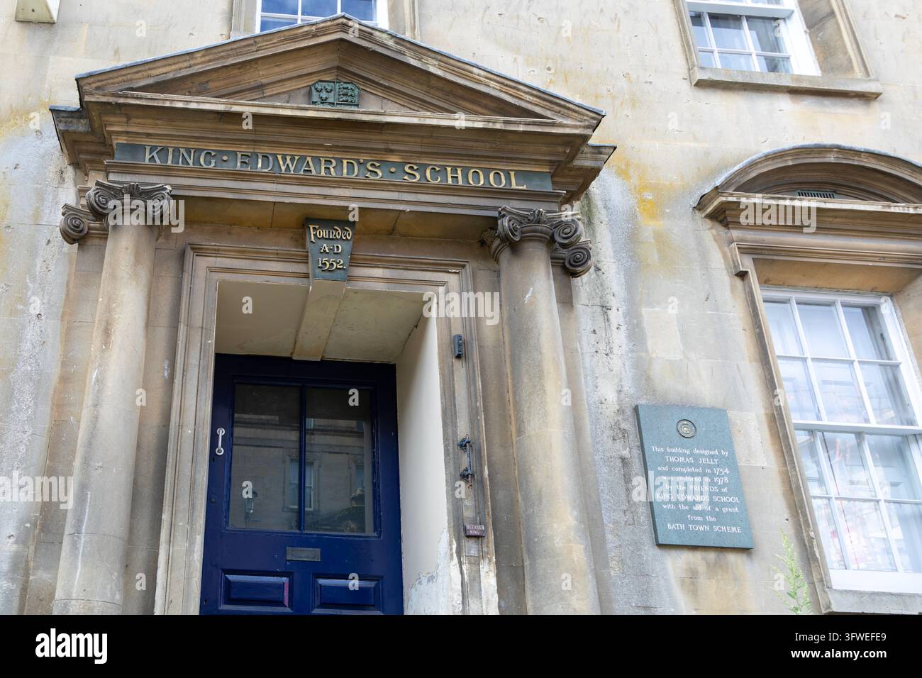 Portale storico dell'edificio della King Edward's School, Broad Street, Bath, Somerset, Inghilterra, Regno Unito architetto Thomas Jelly 1754 Foto Stock
