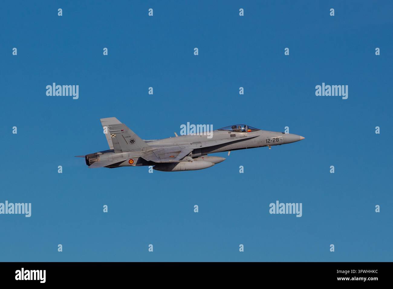 Torrejon de Ardoz, Spagna - 12 ott 2026: McDonnell Douglas EF-18A Hornet aereo da combattimento C.15-70 (12-28) dell'Ala 12 dell'Aeronautica militare spagnola Foto Stock