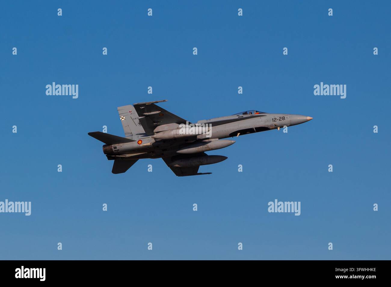 Torrejon de Ardoz, Spagna - 12 ott 2026: McDonnell Douglas EF-18A Hornet aereo da combattimento C.15-70 (12-28) dell'Ala 12 dell'Aeronautica militare spagnola Foto Stock