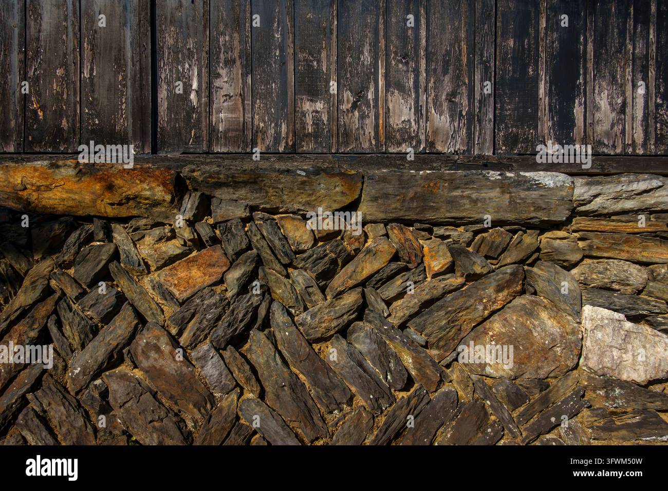 Muro di pietra con una forma unica Foto Stock
