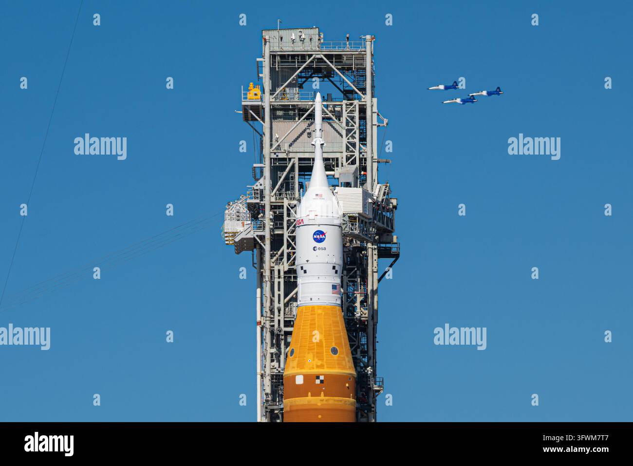 Amministratore Isaacman pilota il suo aereo F-5, Kennedy Space Center, Florida, 8 febbraio 2026 Foto Stock
