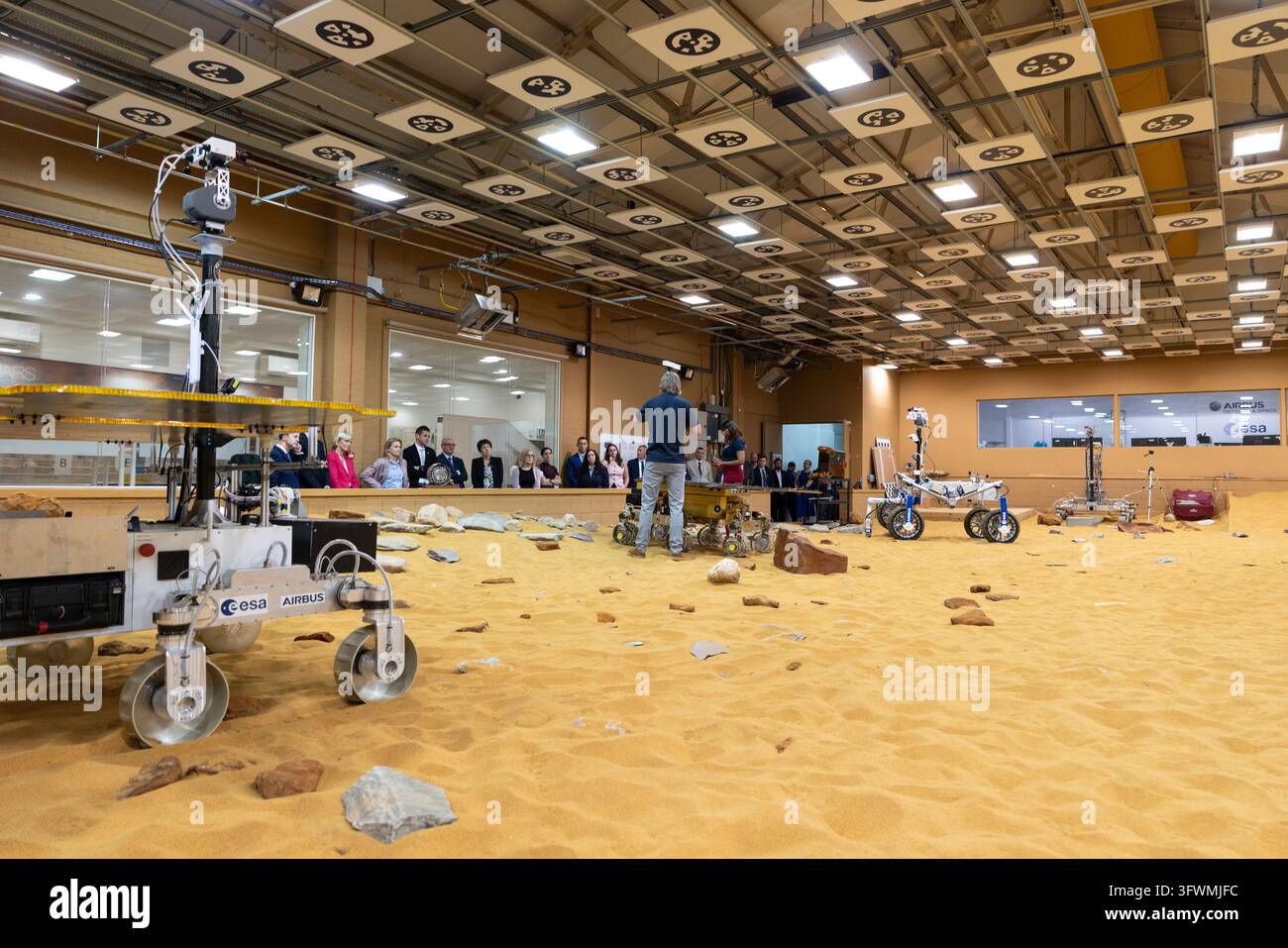 Jared Isaacman visita le strutture di Airbus Defence and Space Foto Stock