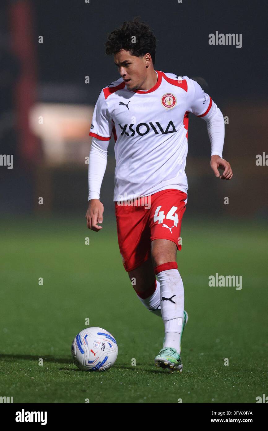 Stevenage, UK. 20 ott., 2026. Phoenix Patterson di Stevenage con la palla durante la partita Sky Bet League One Stevenage contro Plymouth Argyle al Lamex Stadium, Stevenage, Regno Unito il 20 ottobre 2026 (Foto di Harvey Murphy/News Images) a Stevenage, Regno Unito il 20/10/2026. (Foto di Harvey Murphy/News Images/Sipa USA) Credito: Sipa USA/Alamy Live News Foto Stock