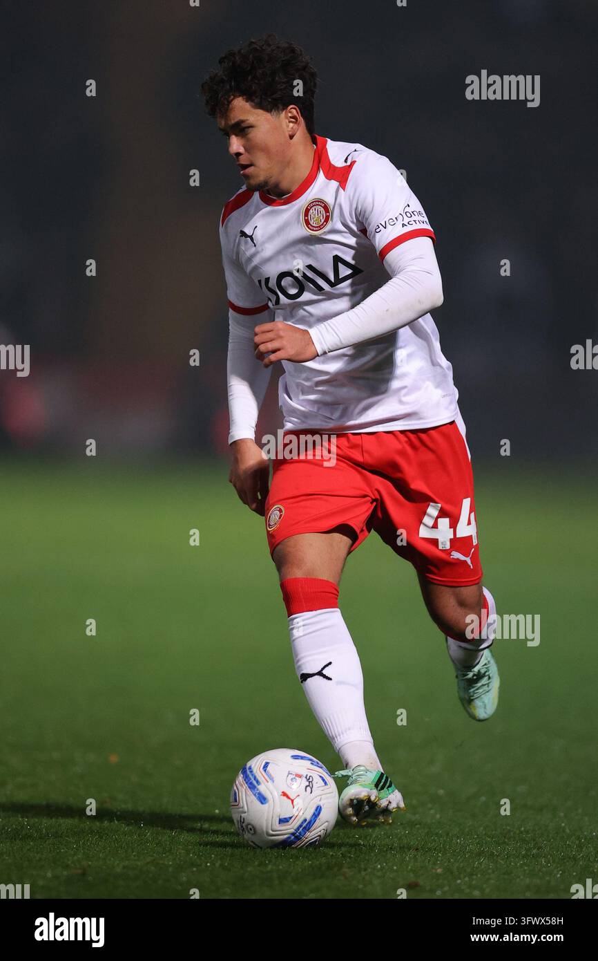 Stevenage, UK. 20 ott., 2026. Phoenix Patterson di Stevenage con la palla durante la partita Sky Bet League One Stevenage contro Plymouth Argyle al Lamex Stadium, Stevenage, Regno Unito il 20 ottobre 2026 (Foto di Harvey Murphy/News Images) a Stevenage, Regno Unito il 20/10/2026. (Foto di Harvey Murphy/News Images/Sipa USA) Credito: Sipa USA/Alamy Live News Foto Stock