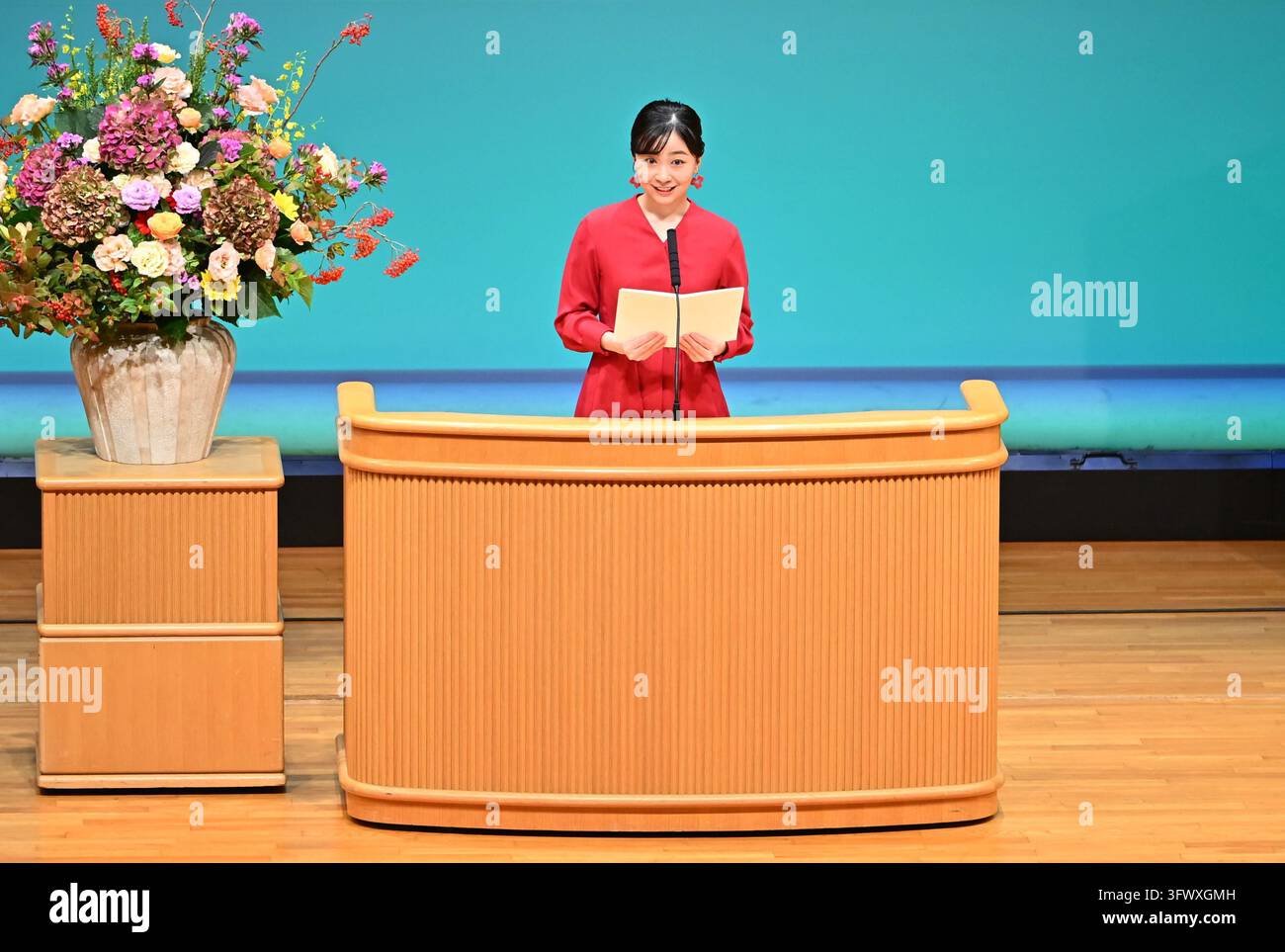 La principessa Kako si rivolge a una cerimonia durante il 30° convegno nazionale di assistenza sociale per persone sordocieche tardive e ipoudenti a Minami Ward, Kyoto, Giappone, domenica 18 ottobre 2026. (Foto pool) Foto Stock