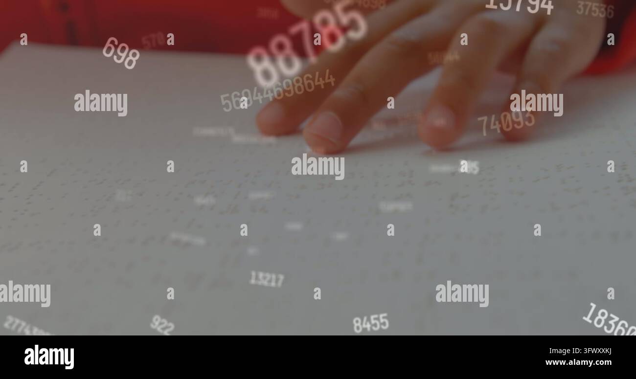 Leggere il Braille, mani che esplorano l'apprendimento tattile con numeri fluttuanti a scuola Foto Stock
