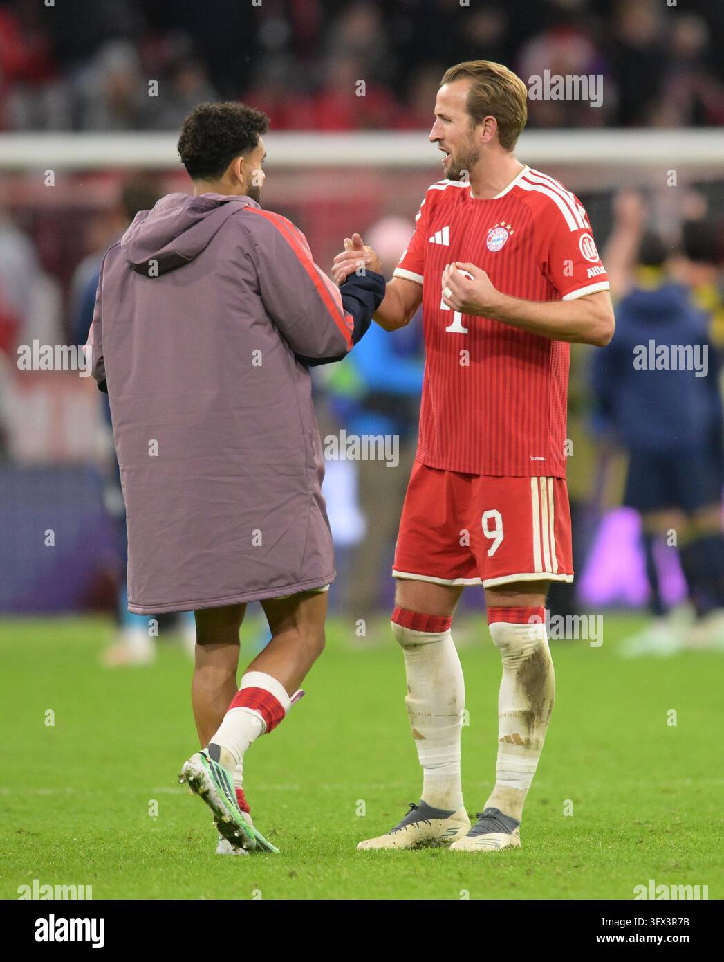da sinistra: Luis Diaz, Harry Kane (Bayern) Monaco di Baviera, 21 ottobre 2026, calcio, UEFA Champions League, fase a gironi - Giornata 3, FC Bayern Monaco di Baviera - FC Arsenal Londra 2:2 Foto Stock