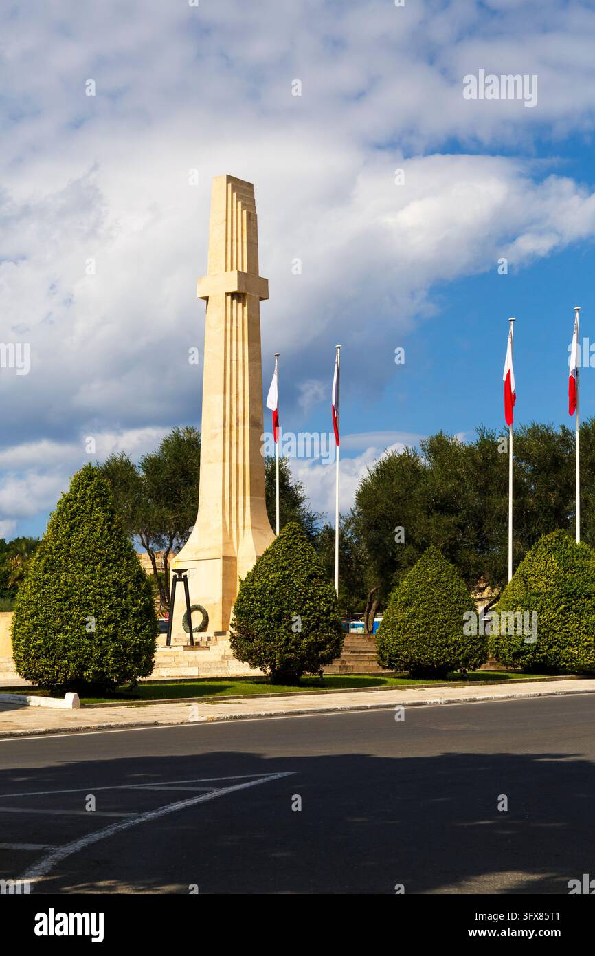 Floriana Il Monumento commemorativo della Guerra tal-Gwerra obelisco commemorativo a Floriana, Valletta, Malta, Europa a settembre Foto Stock