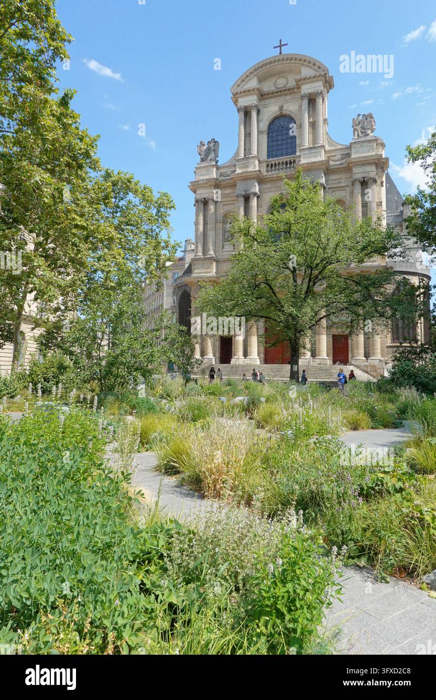 Parigi, Le Marais, Place Saint-Gervais, Jardin du 13 novembre 2015 // Parigi, Le Marais, Place Saint-Gervais, Giardino commemorativo per gli attentati di Parigi il t Foto Stock