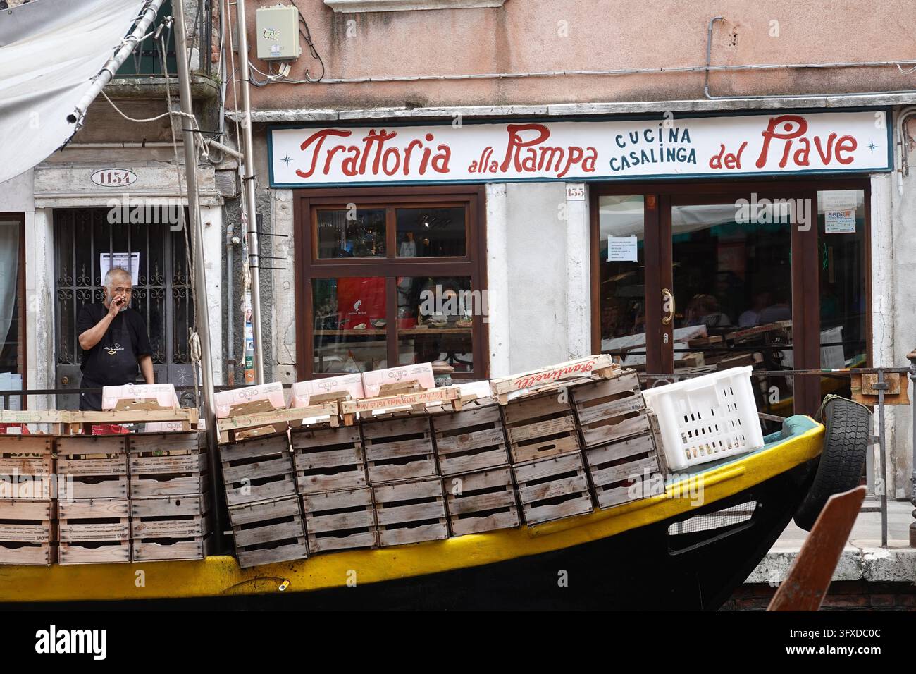 Venezia, cibo su una nave merci // Venice, food on a transport boat Foto Stock