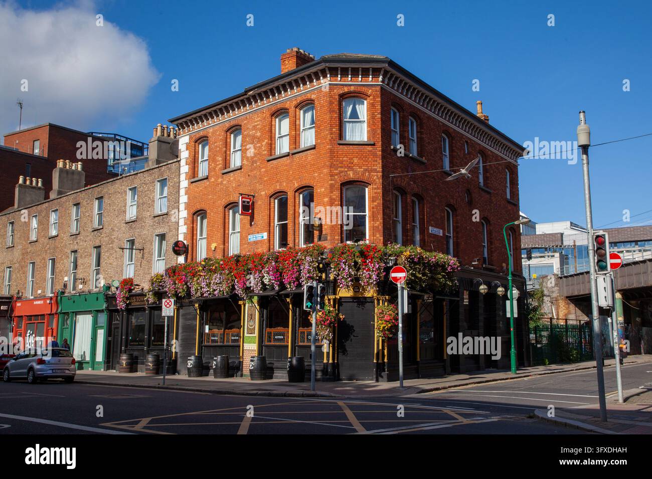 storica O'Neill's Bar e Townhouse situata all'angolo tra Suffolk Street e Pearse Street a Dublino, Irlanda Foto Stock