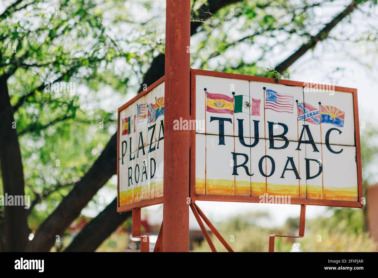 Insegna stradale dipinta a mano per Tubac Road in Arizona Foto Stock