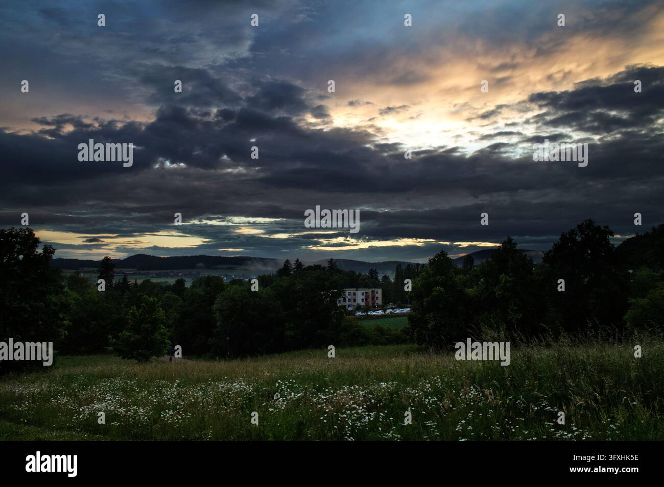cielo drammatico nella prima serata Foto Stock