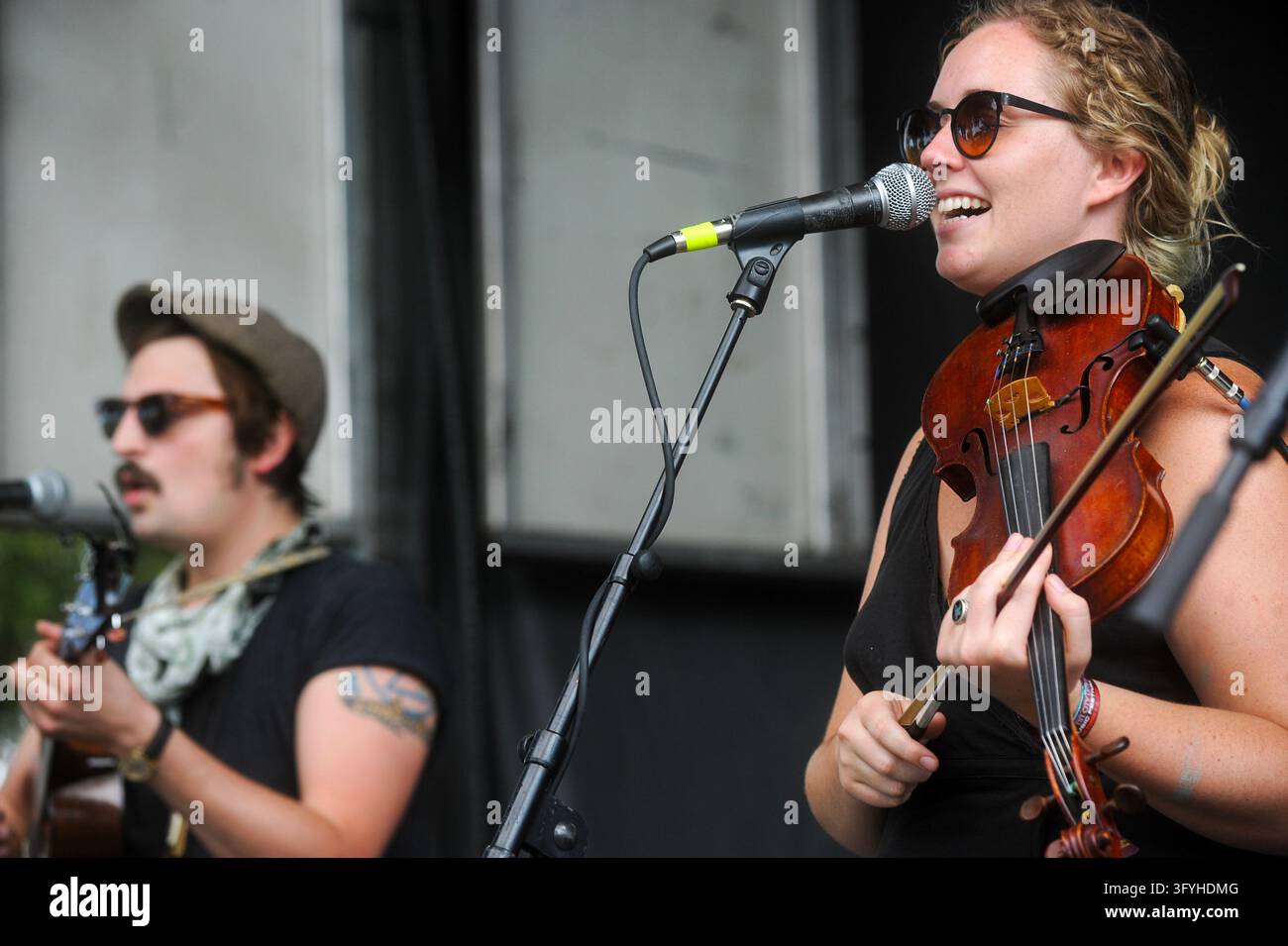 Wild Child in performance durante il festival Austin City Limits Music Festival, Austin, Texas, 5 ottobre 2013. (Foto di John Anderson/The Austin Chronicle) Foto Stock