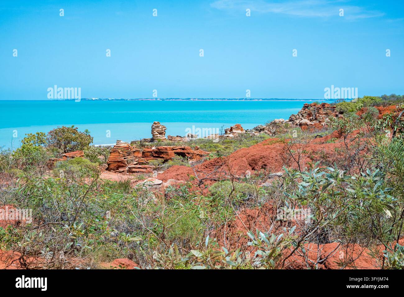 Formazioni rocciose orizzontali lungo la spiaggia di Broome, in Australia Occidentale. Foto Stock