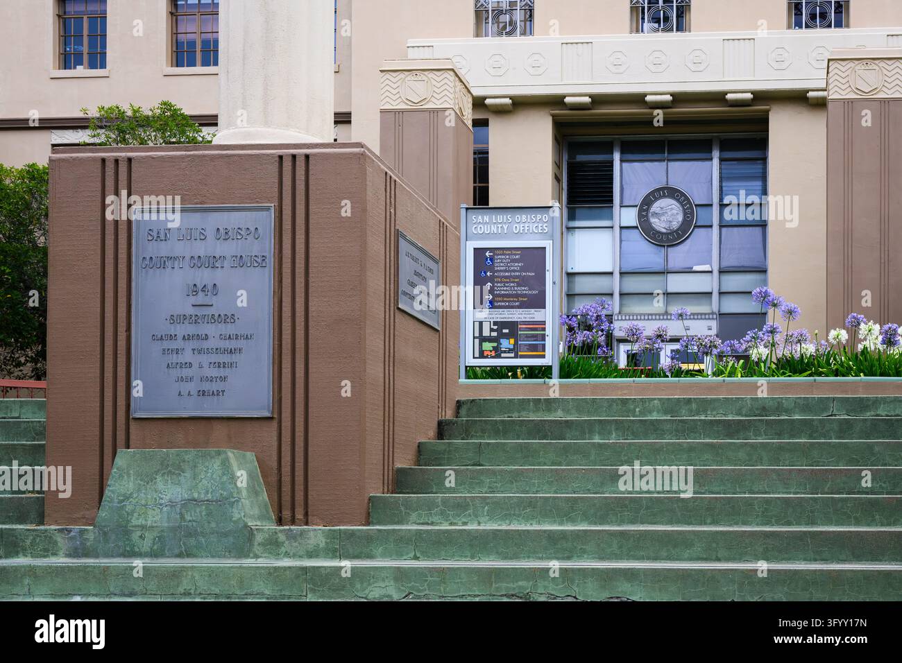 San Luis Obispo, CA, USA - 16 giugno 2026; Ingresso degli uffici della contea di San Luis Obispo e del tribunale nella città californiana Foto Stock