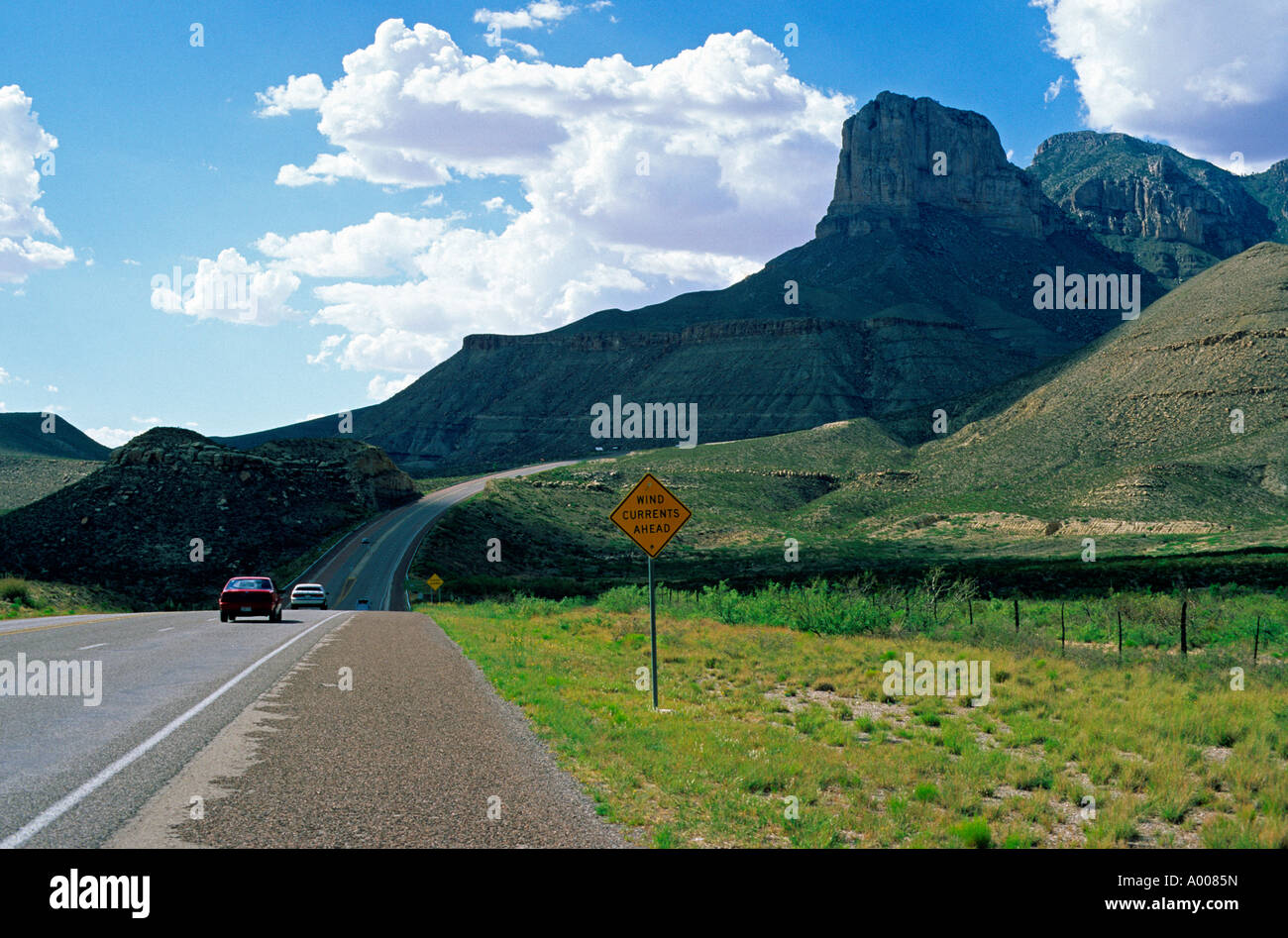 Guadalupe Mountains 'correnti di vento Ahead' cartello stradale Foto Stock