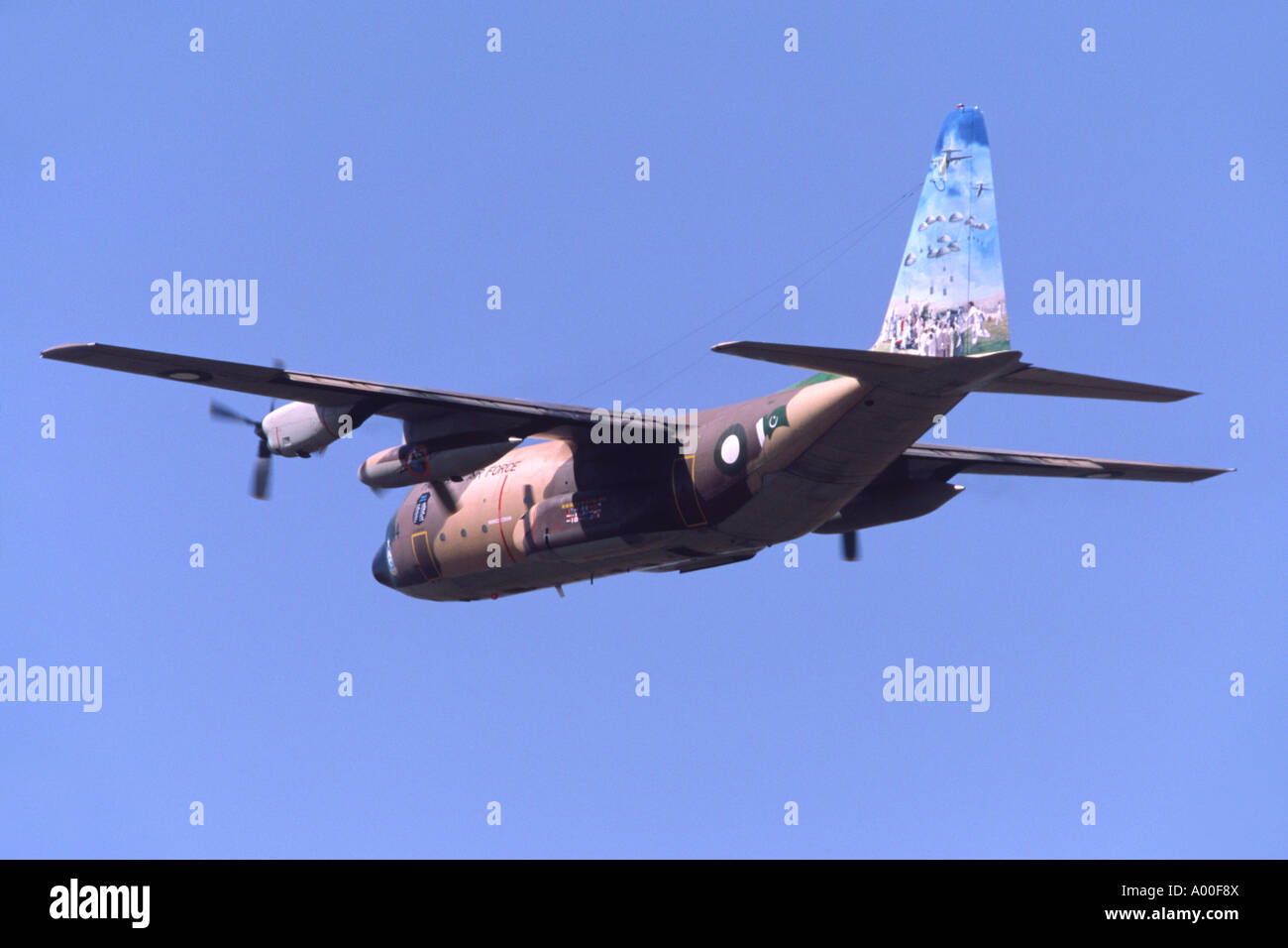 Lockheed C-130B Hercules azionato da pachistano di Air Force uscire RAF Fairford Foto Stock