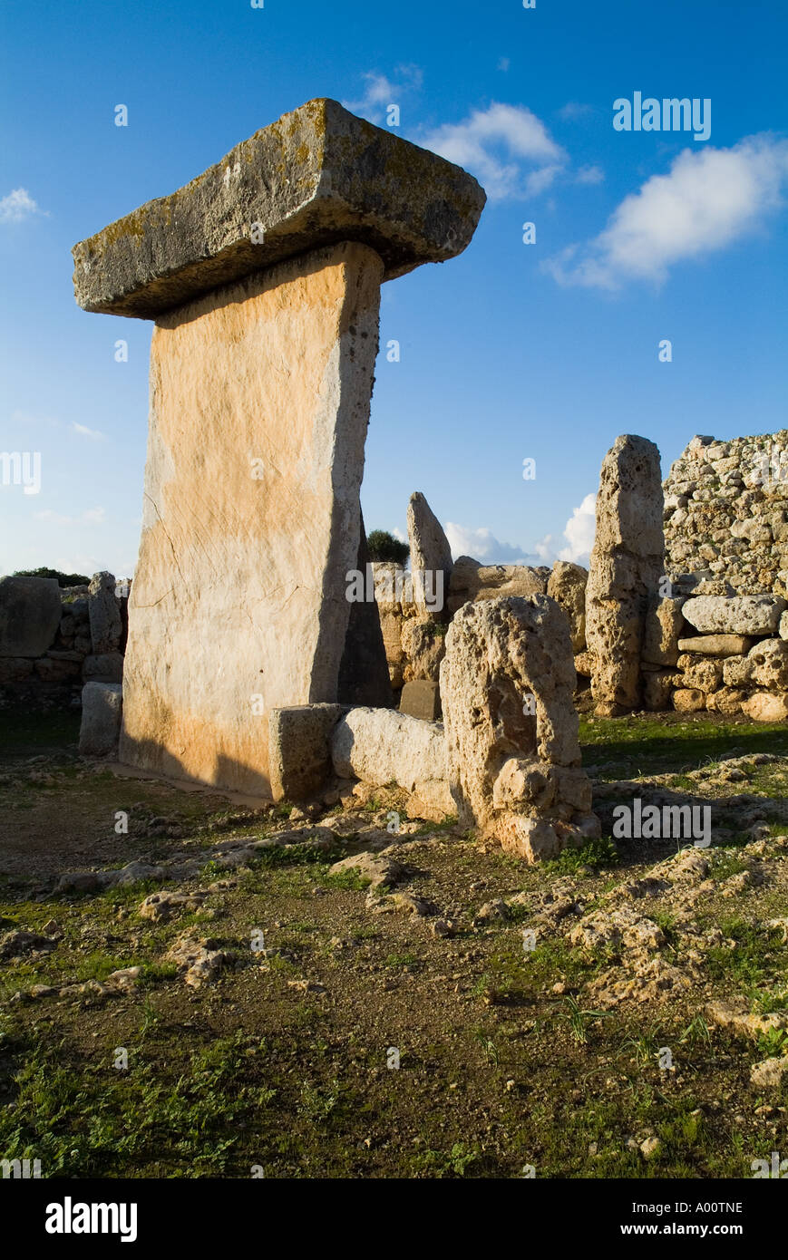 dh pietra Talayotica preistorica TAULA DI TREPUCO MINORCA BALEARIC Pillar talayot storia taulas monumento megalitico Foto Stock