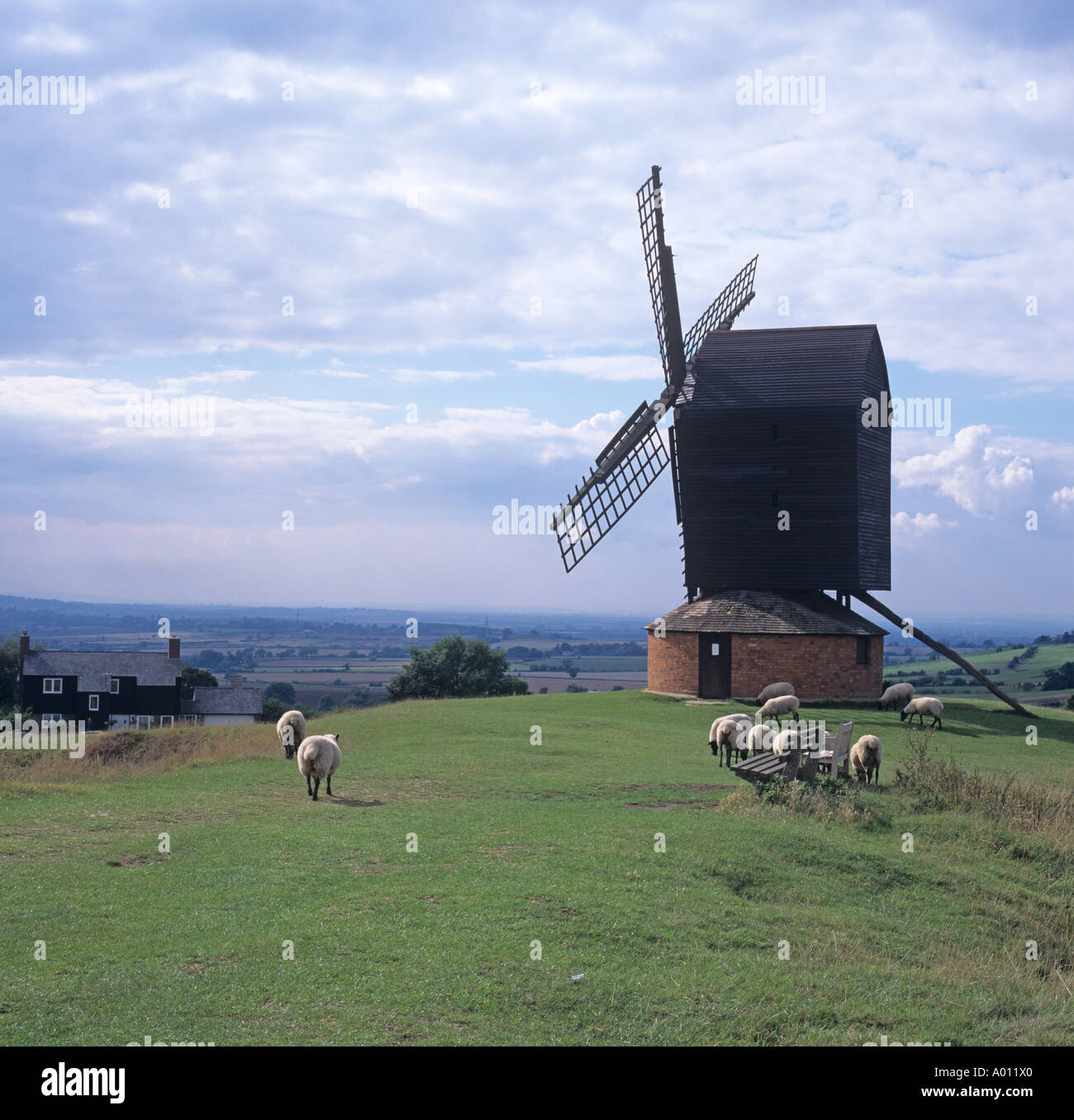 Brill Mulino a Vento villaggio nella valle di Aylesbury Buckinghamshire Foto Stock