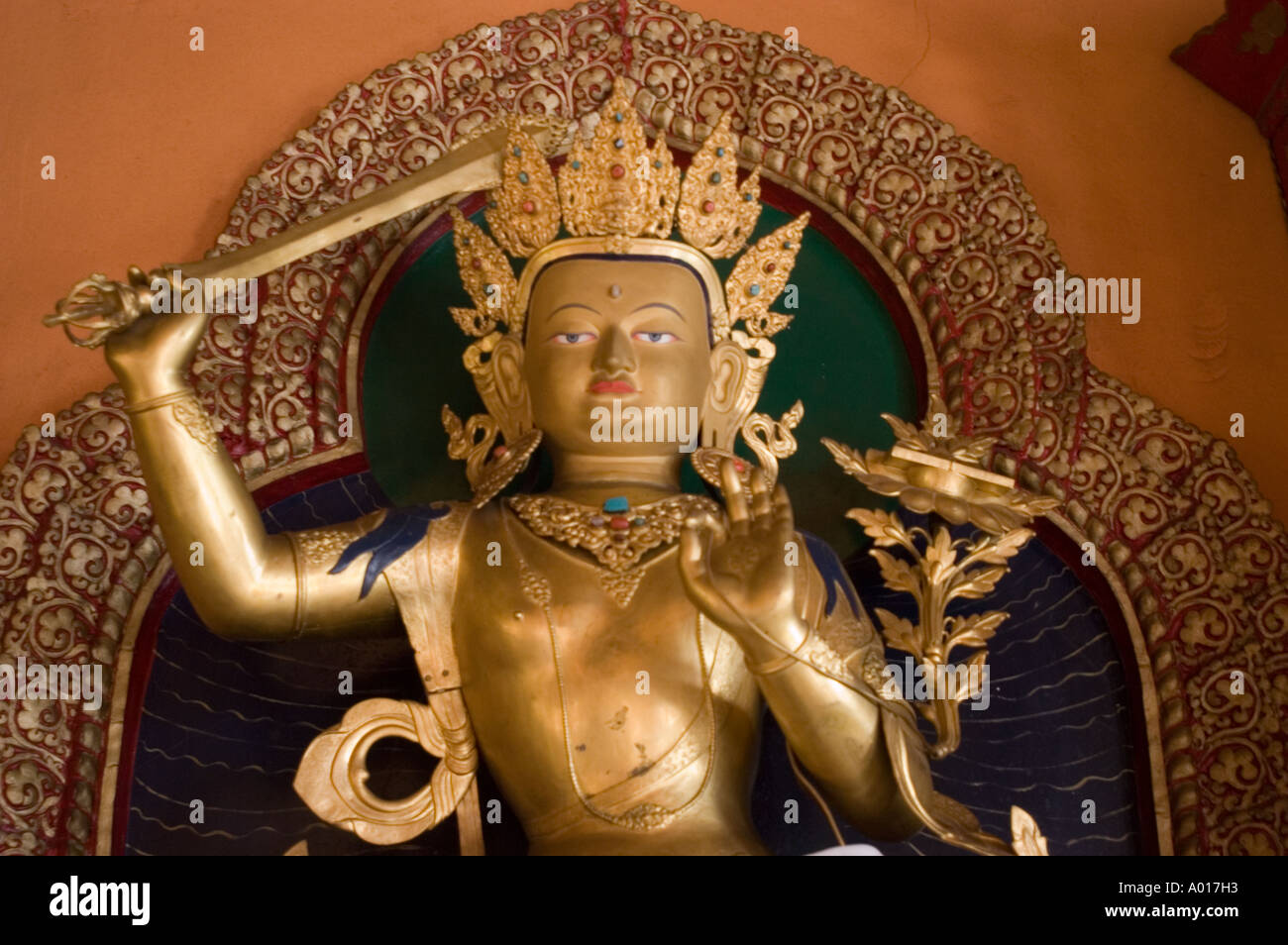 Statua di Manjushri boddhisatva in Nalanda Institue il monastery di Rumtek Gangtok Sikkim India Foto Stock