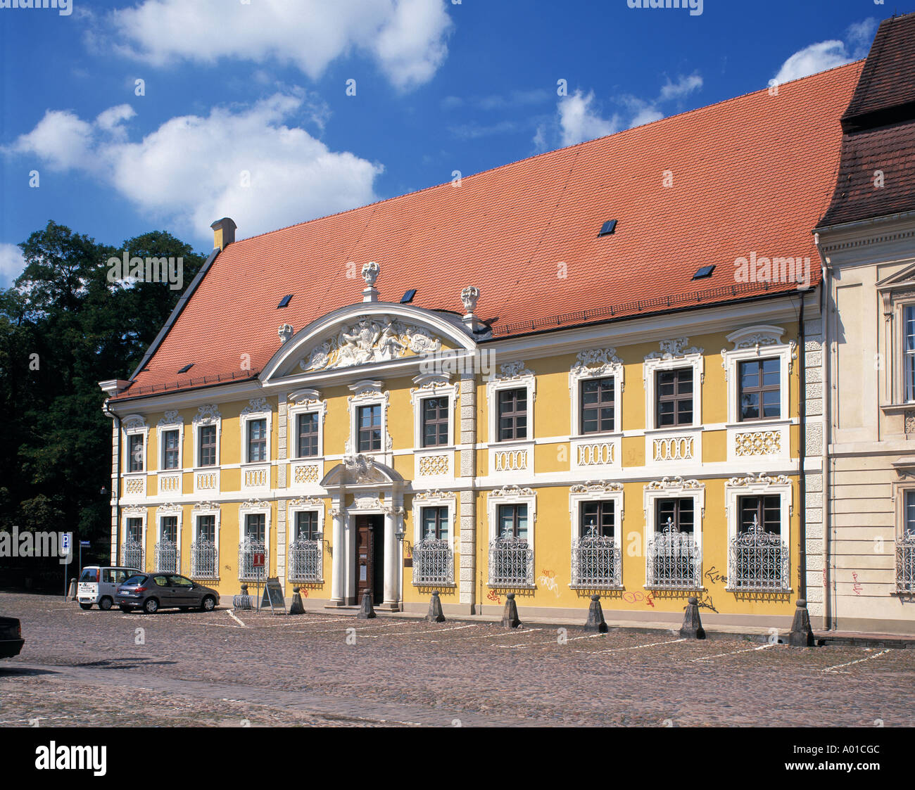 Kavaliershaus Nr. 12 mit Stadtverwaltung an der Schlossfreiheit a Zerbst, Sassonia-Anhalt Foto Stock