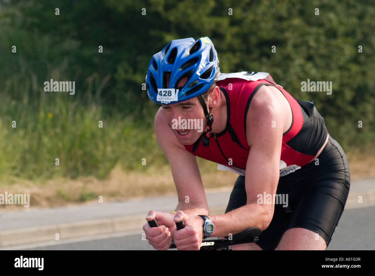 Concorrente maschile durante le escursioni in bicicletta gamba del Wakefield Triathlon 2006 Foto Stock