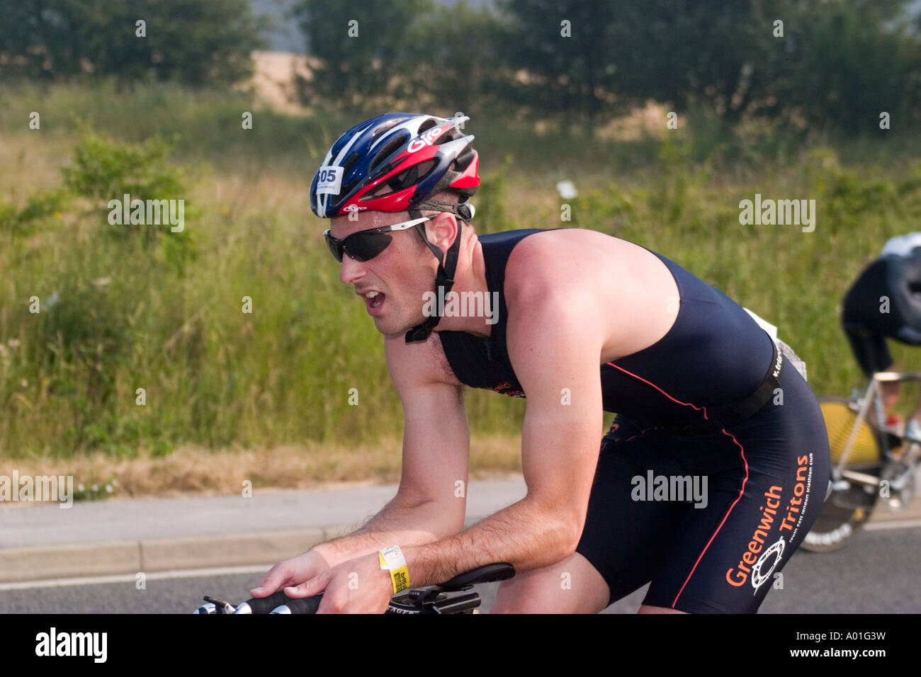 Concorrente maschile durante le escursioni in bicicletta gamba del Wakefield Triathlon 2006 Foto Stock