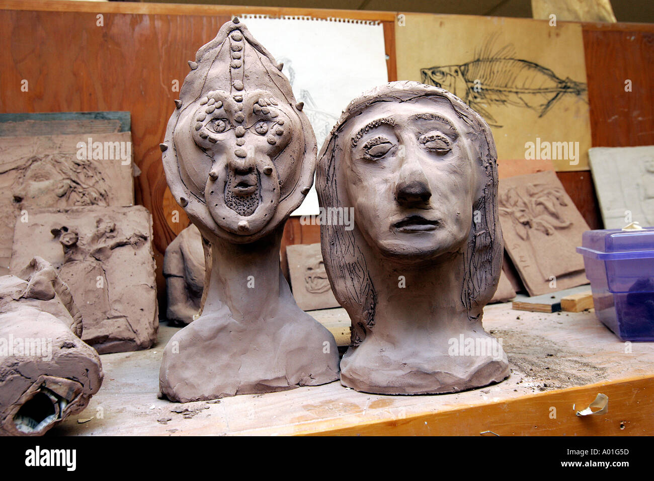 College corso d'arte, studio scultura in argilla Foto Stock