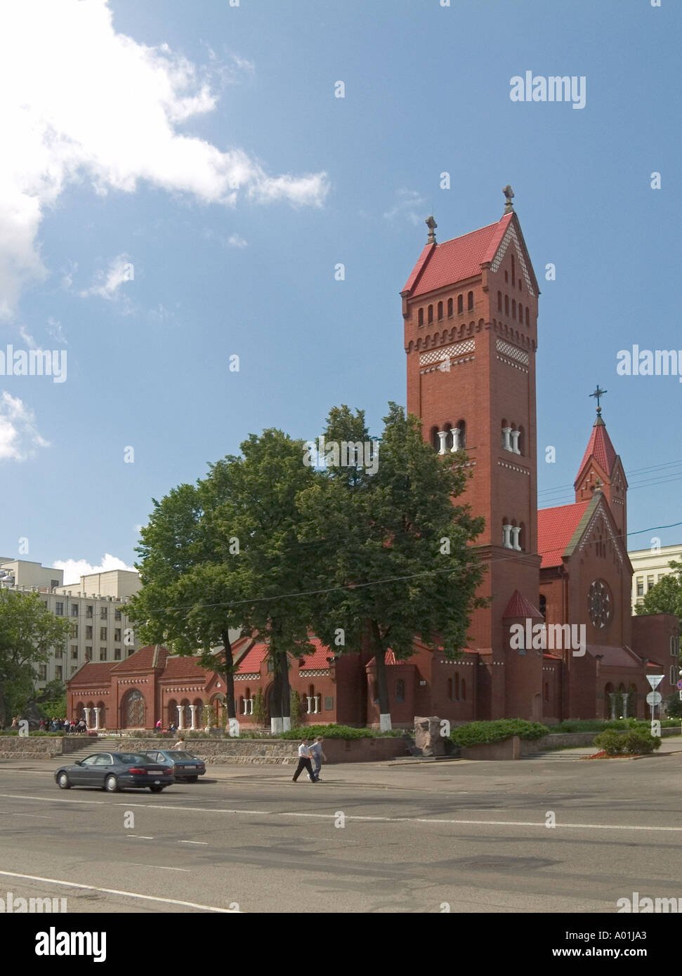 Chiesa dei Santi Simone e Helena aka la Chiesa Rossa, Piazza Indipendenza, centro di Minsk, Bielorussia Foto Stock