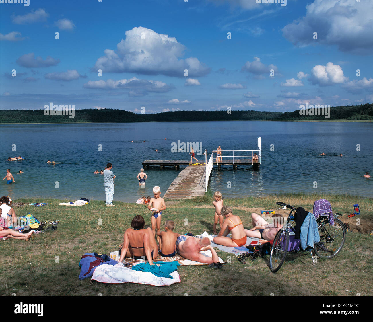 D-Neustrelitz, D-Neustrelitz-Fuerstensee, Mecklenburg laghi, Mueritz national park, Meclemburgo-Pomerania, Grande Lago Fuerstensee, prendere il sole Foto Stock