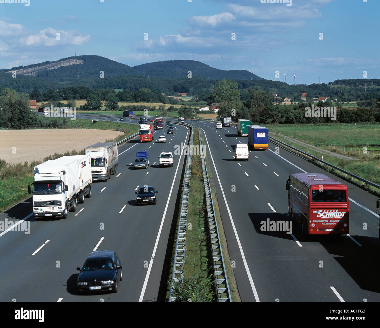 Germania, Bassa Sassonia, Wesergebirge, riserva naturale Weserbergland-Schaumburg-Hameln, autostrada A2, autostrada, carrello, autocarro, automobile Foto Stock