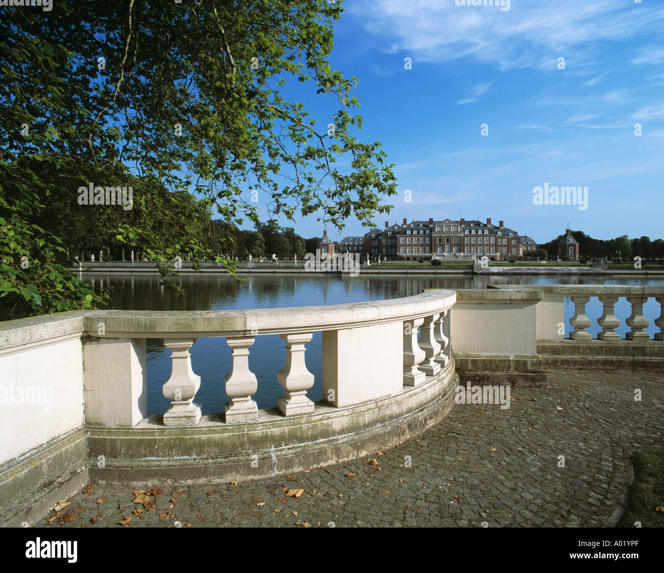 Wasserschloss, balaustra im Schlosspark, Nordkirchen, Muensterland, Renania settentrionale-Vestfalia Foto Stock