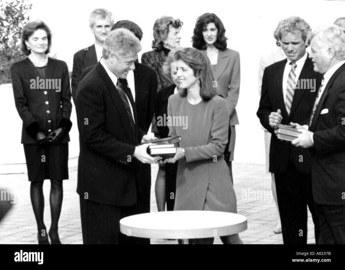 Jackie Kennedy, Ted Kennedy la famiglia e il Presidente Clinton Foto Stock