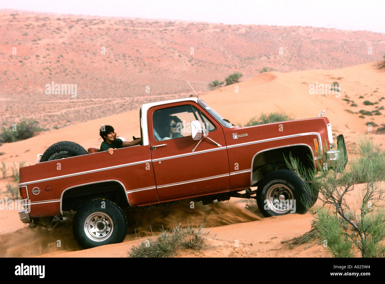 Oman. Gioia ride. Traversata delle Dune nel famoso Wahiba Sands. Viaggi per i turisti sono facilmente disposti da Muscat, la capitale. Foto Stock