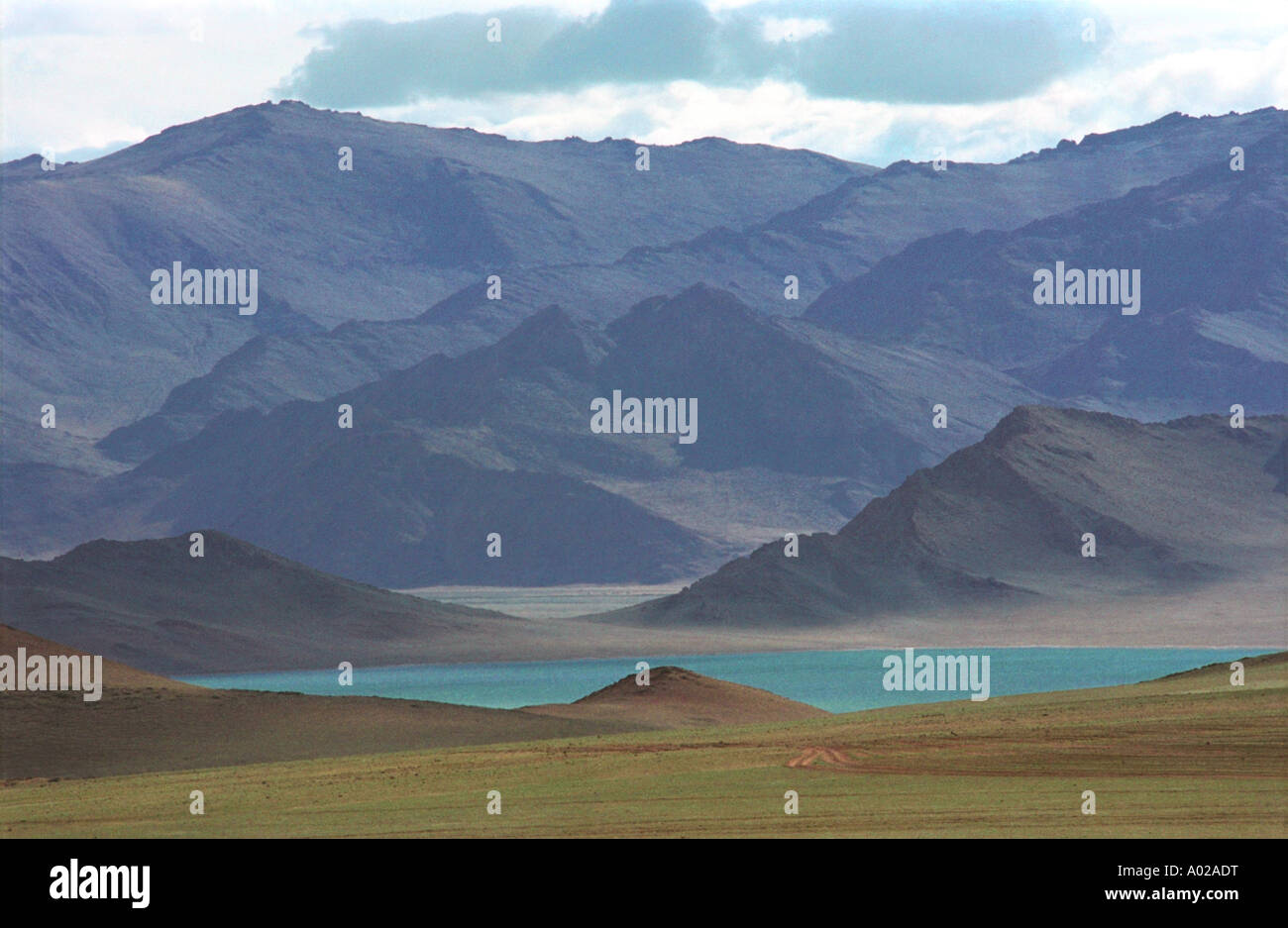 Shara Nuru Nuur (lago). Mongolo Nuruu Altayn. Bayan-Ulgi aimag (provincia). A ovest della Mongolia Foto Stock