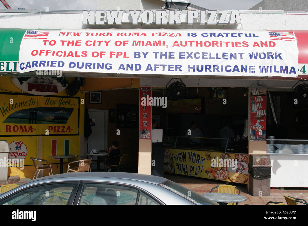 Miami Florida,Coconut Grove,New York,Pizza,banner,ringrazia la citta',FPL,dopo il tempo,Hurricane Wilma,pubbliche relazioni,i visitatori viaggiano tour Foto Stock