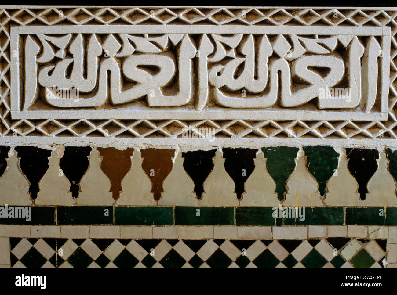 Il Marocco meknes Moulay Ismail mausoleo dettaglio di una parete decorata con terrecotte Foto Stock