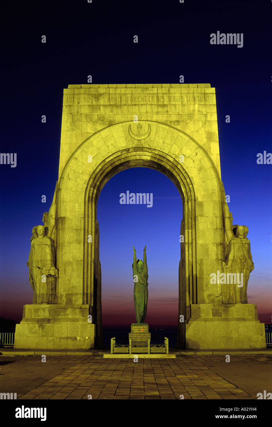 Marsiglia Memoriale di guerra / monumento aux héros de l'Armée d'Orient et des terres lointaines - al crepuscolo Foto Stock